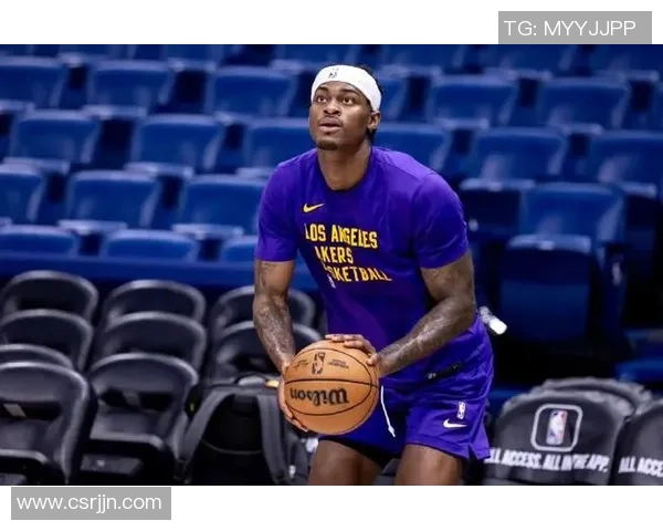 雷迪克：缺少持球手进攻运转受阻，霍勒迪打出了一场复古比赛